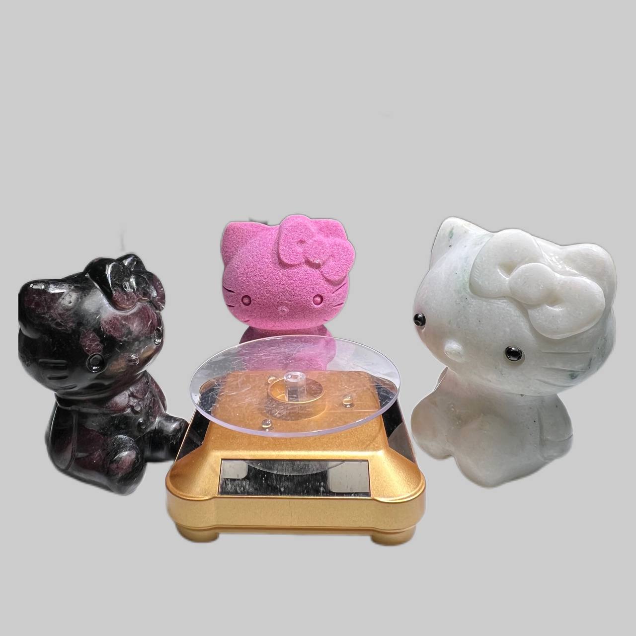 The three HelloKitty sisters,UV reactive,HelloKitty,sisterly