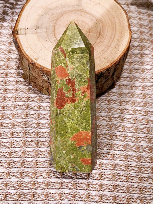 Unakaite tower